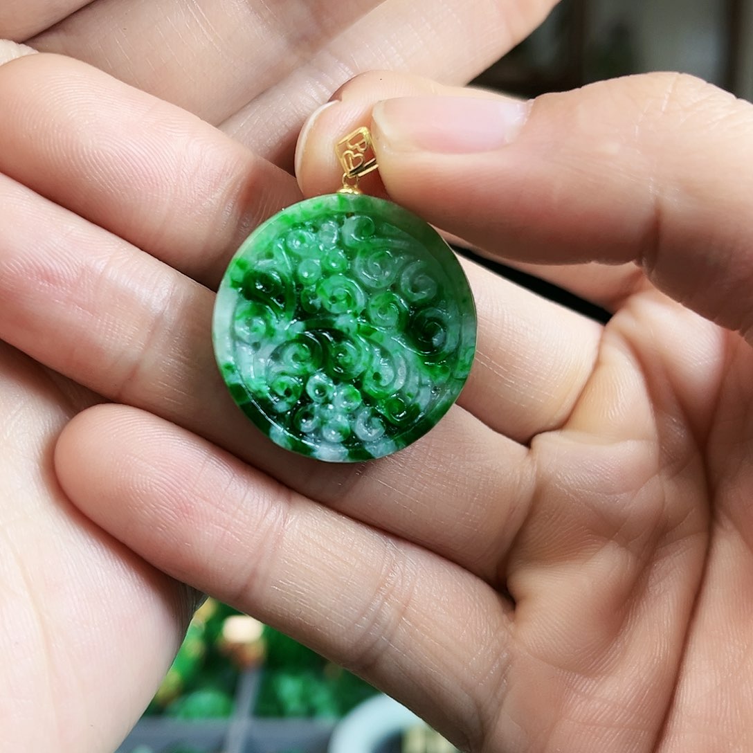 翡翠颈饰18K金镶嵌吊坠