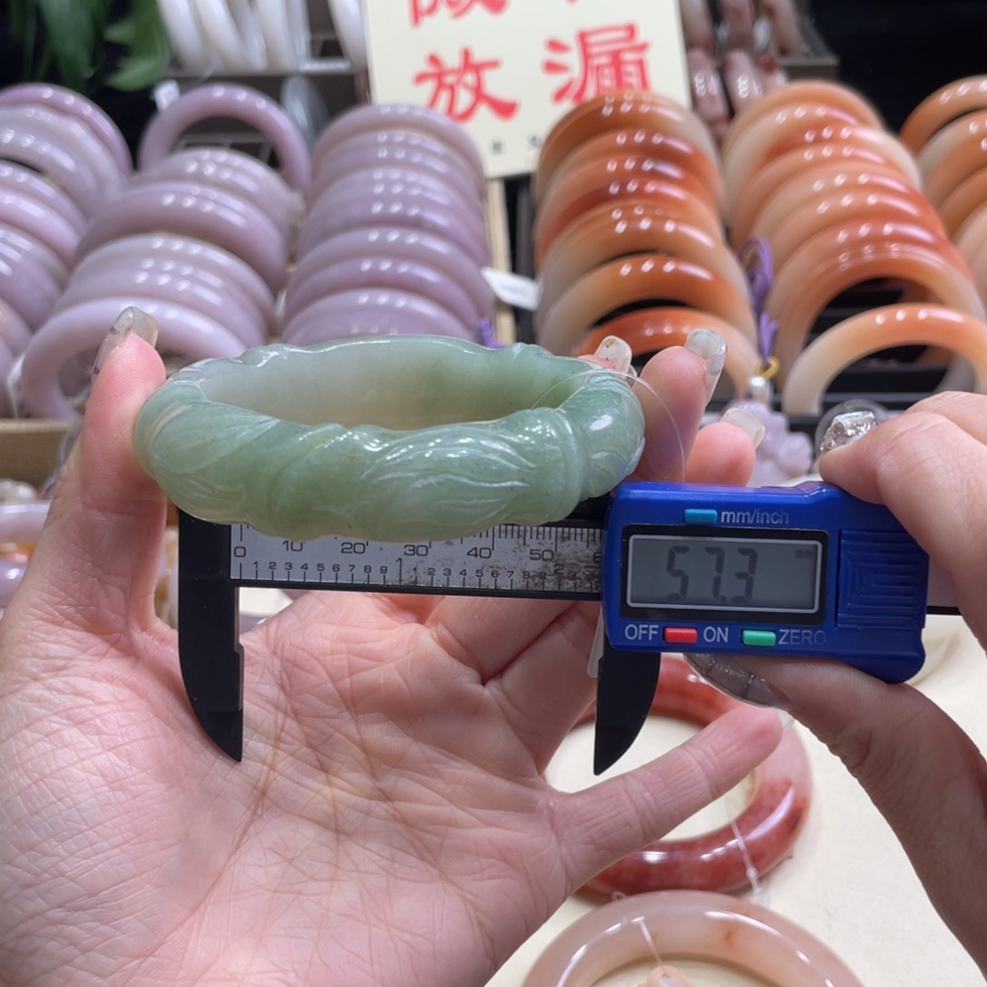 未镶嵌手镯石英质玉