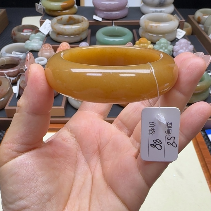 石英岩玉未镶嵌手镯