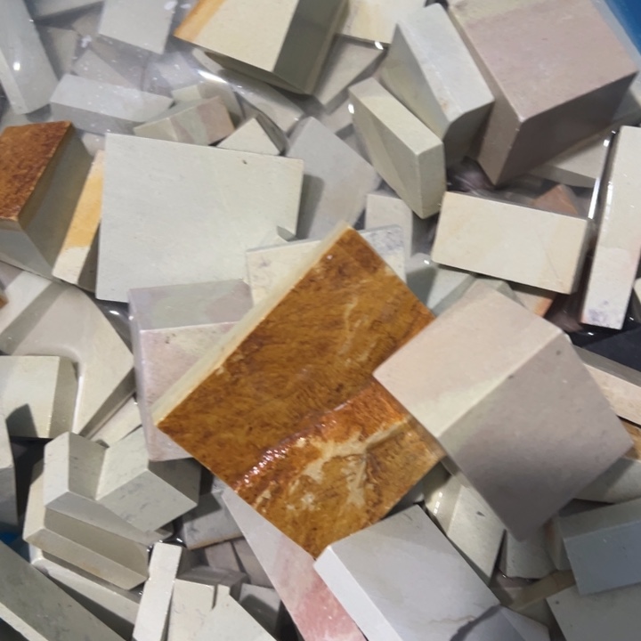 男***士青田石青田新矿散货方的