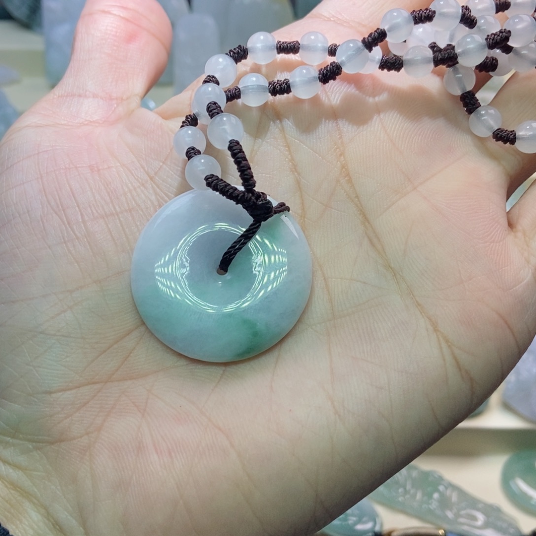 翡翠未镶嵌颈饰平安扣