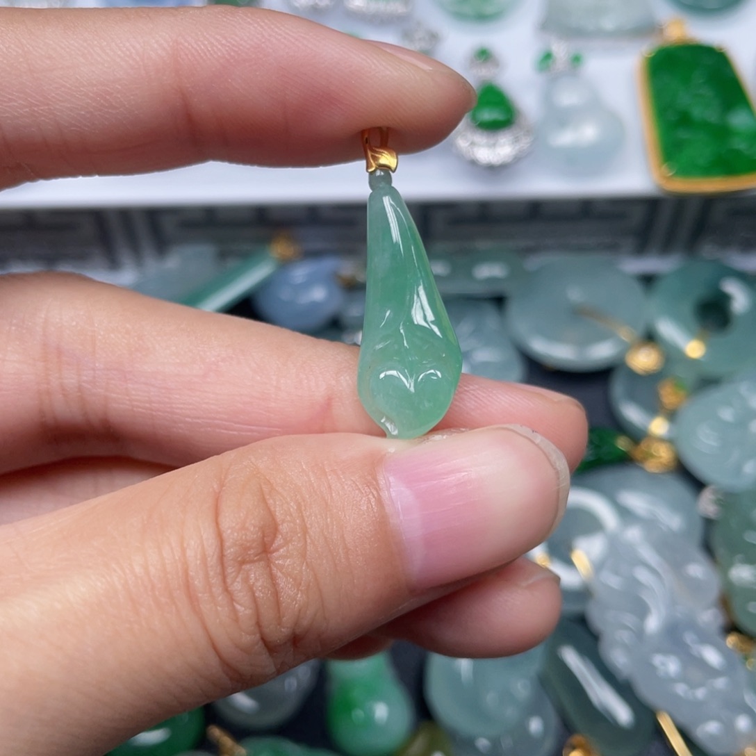 翡翠颈饰18K金镶嵌翡翠