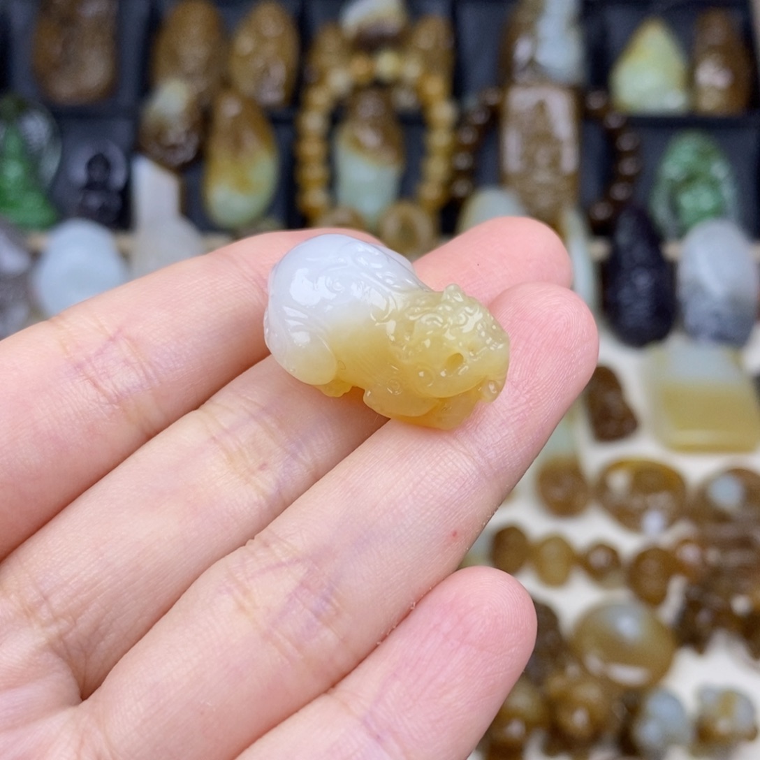 颈饰未镶嵌和田玉