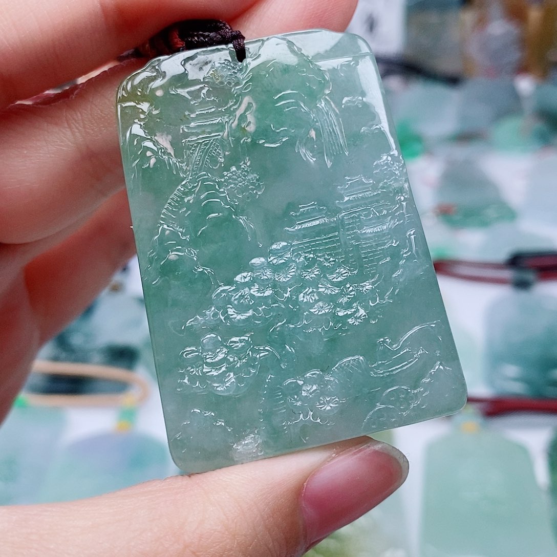 梦***鱼翡翠未镶嵌颈饰翡翠