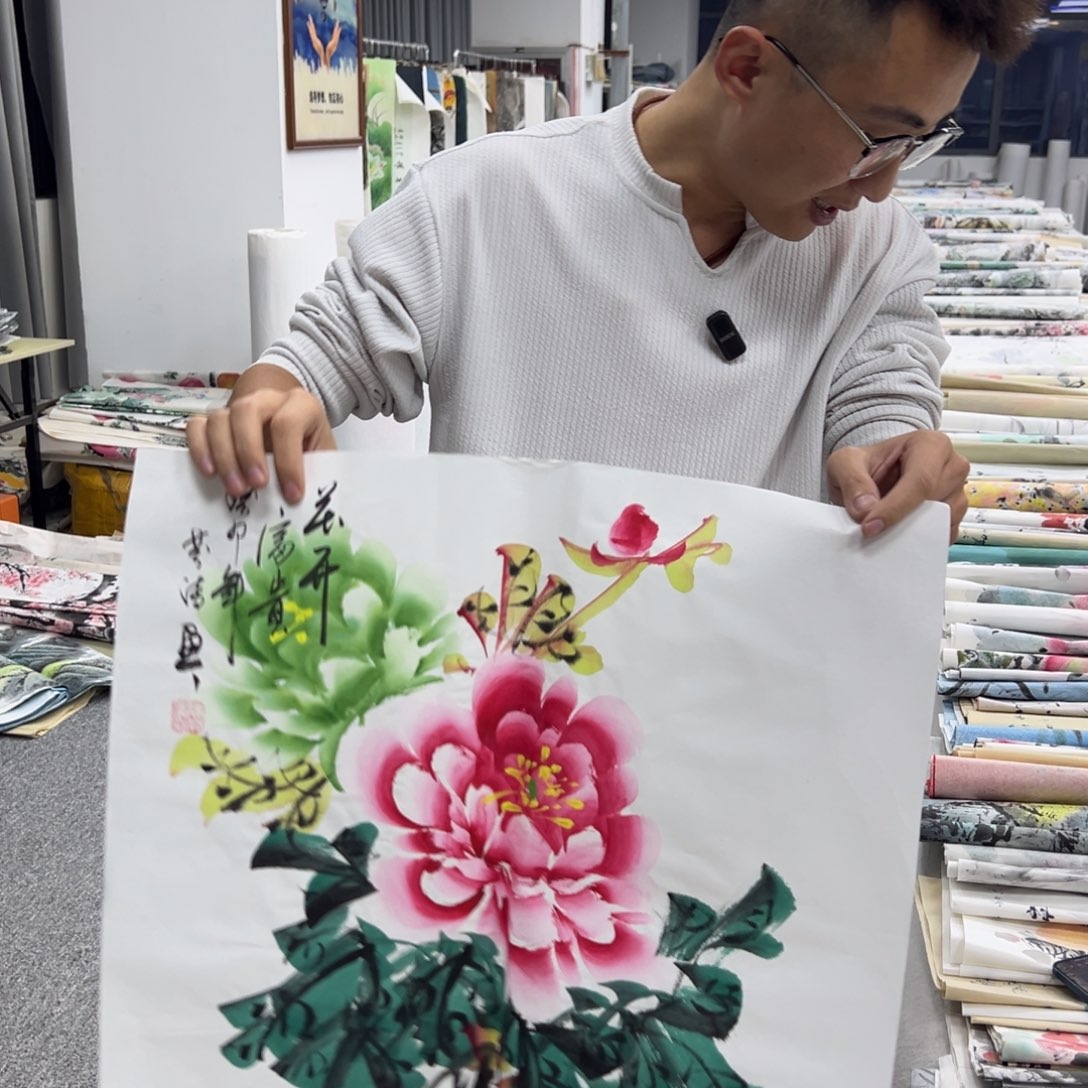 国画卖字画的小男孩