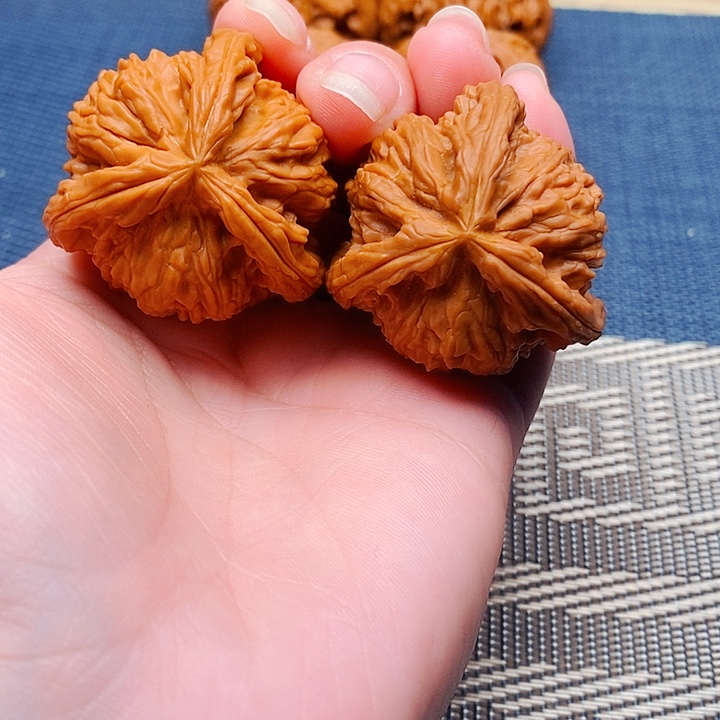 一***安吊坠文玩核桃三棱