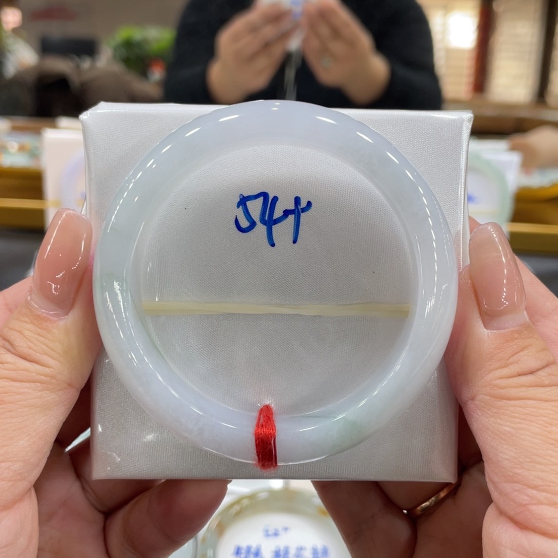 翡翠手镯未镶嵌翡翠