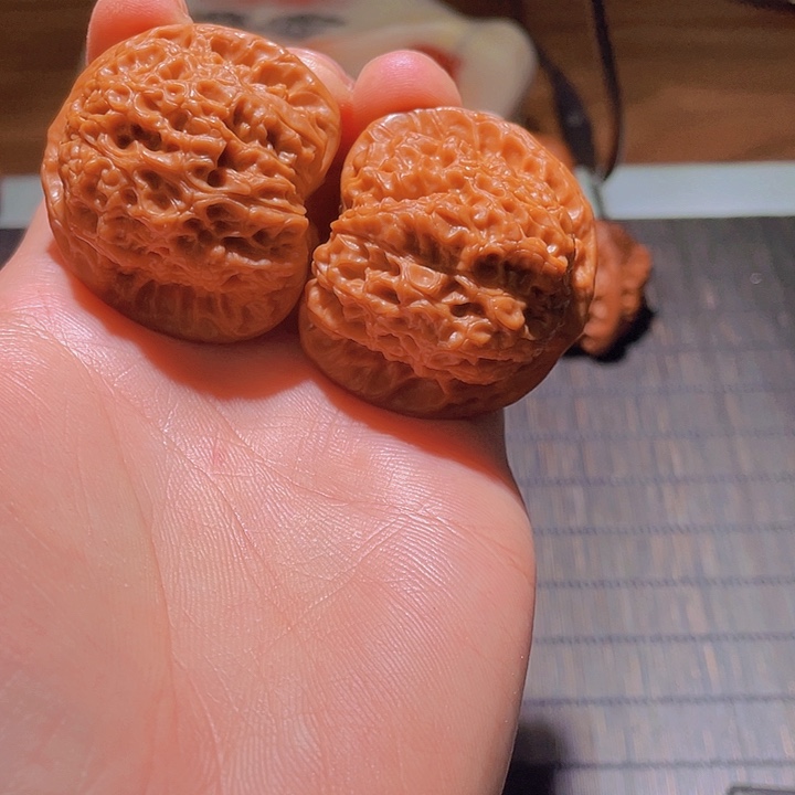 文玩核桃吊坠血麒麟42