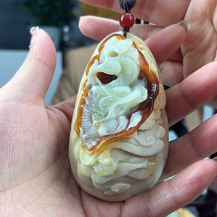 蛇纹石玉颈饰未镶嵌