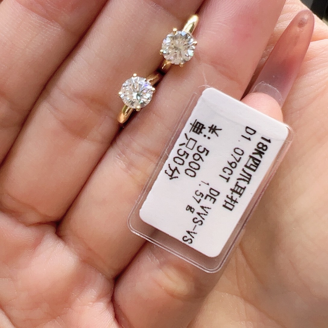 耳饰18K金镶嵌实验室培育钻石1.079ct K黄四爪耳扣单只约50分