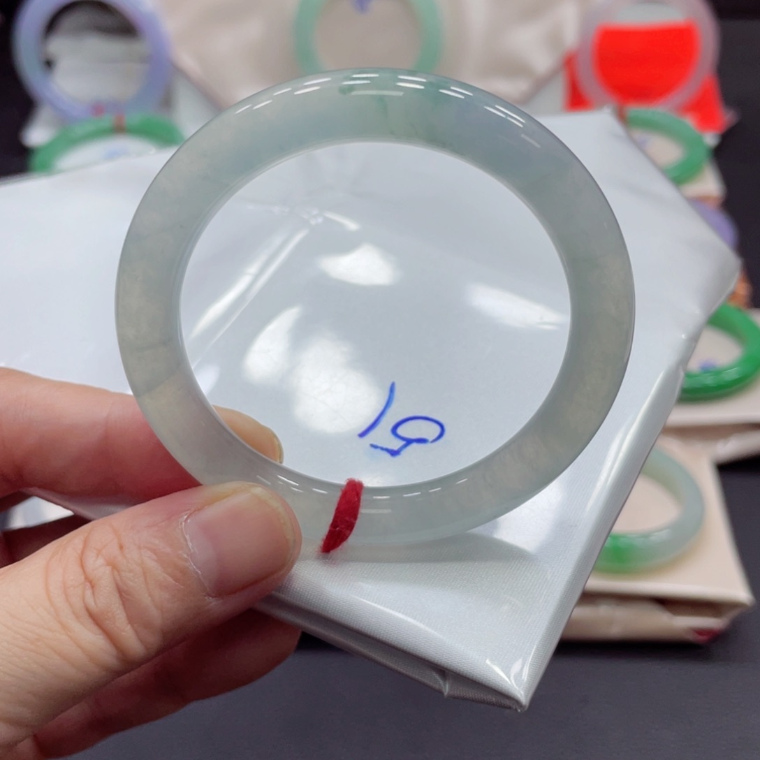 翡翠手镯未镶嵌51圈口