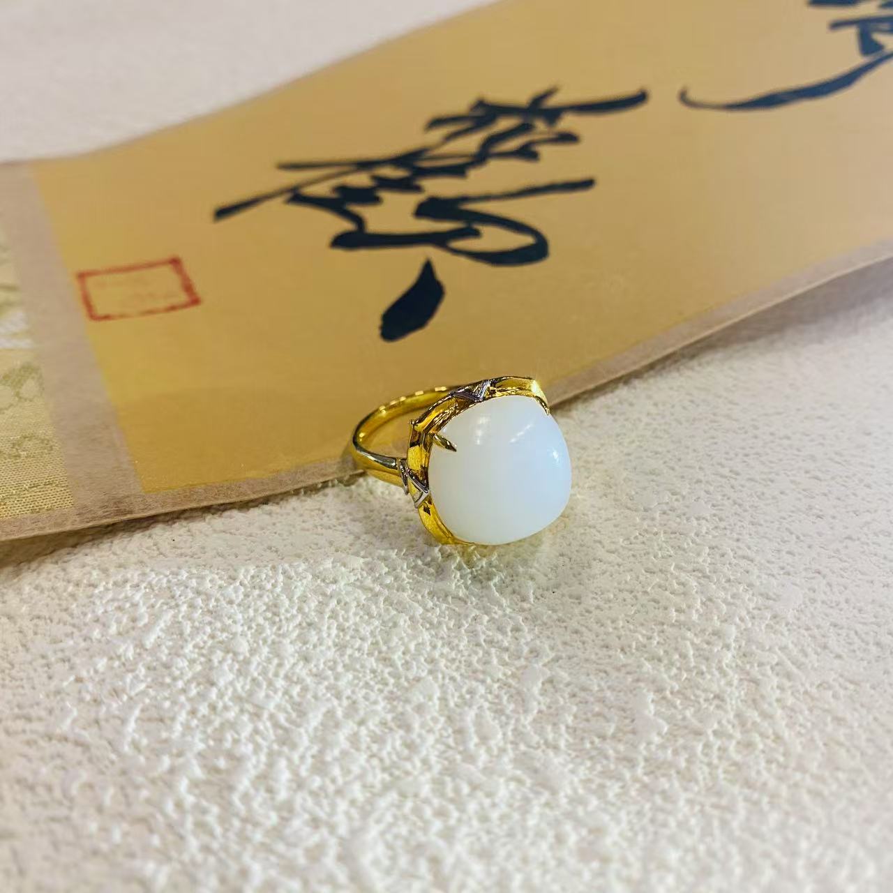 【V姐珠宝】DM62 和田玉羊脂级-白玉方面戒指 18K金镶嵌
