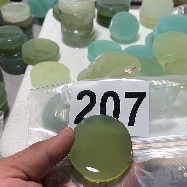 月***兔蛇纹石玉未镶嵌珠宝半成品