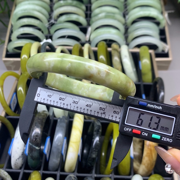 蛇纹石玉未镶嵌手镯102