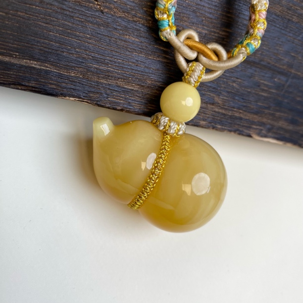 12.85克38.6×25.7mm俄料妖花蜜蜡葫芦无事牌平安扣公主扣毛衣链