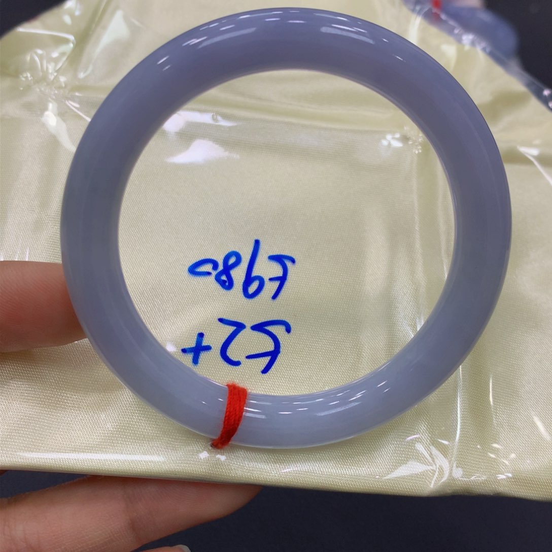 翡翠手镯未镶嵌翡翠