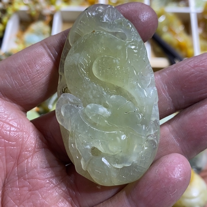 蛇纹石玉颈饰未镶嵌