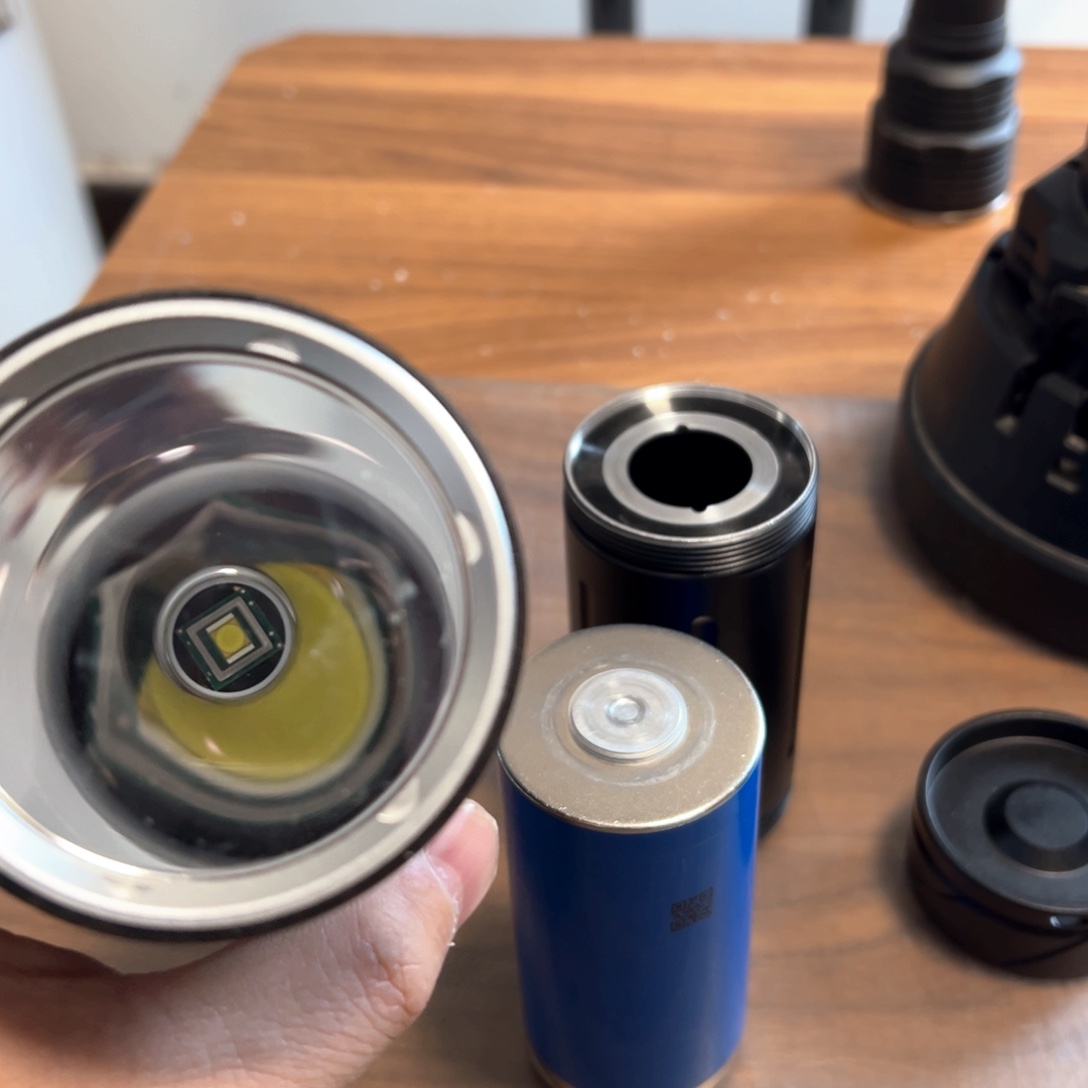 46950强光照射手电筒