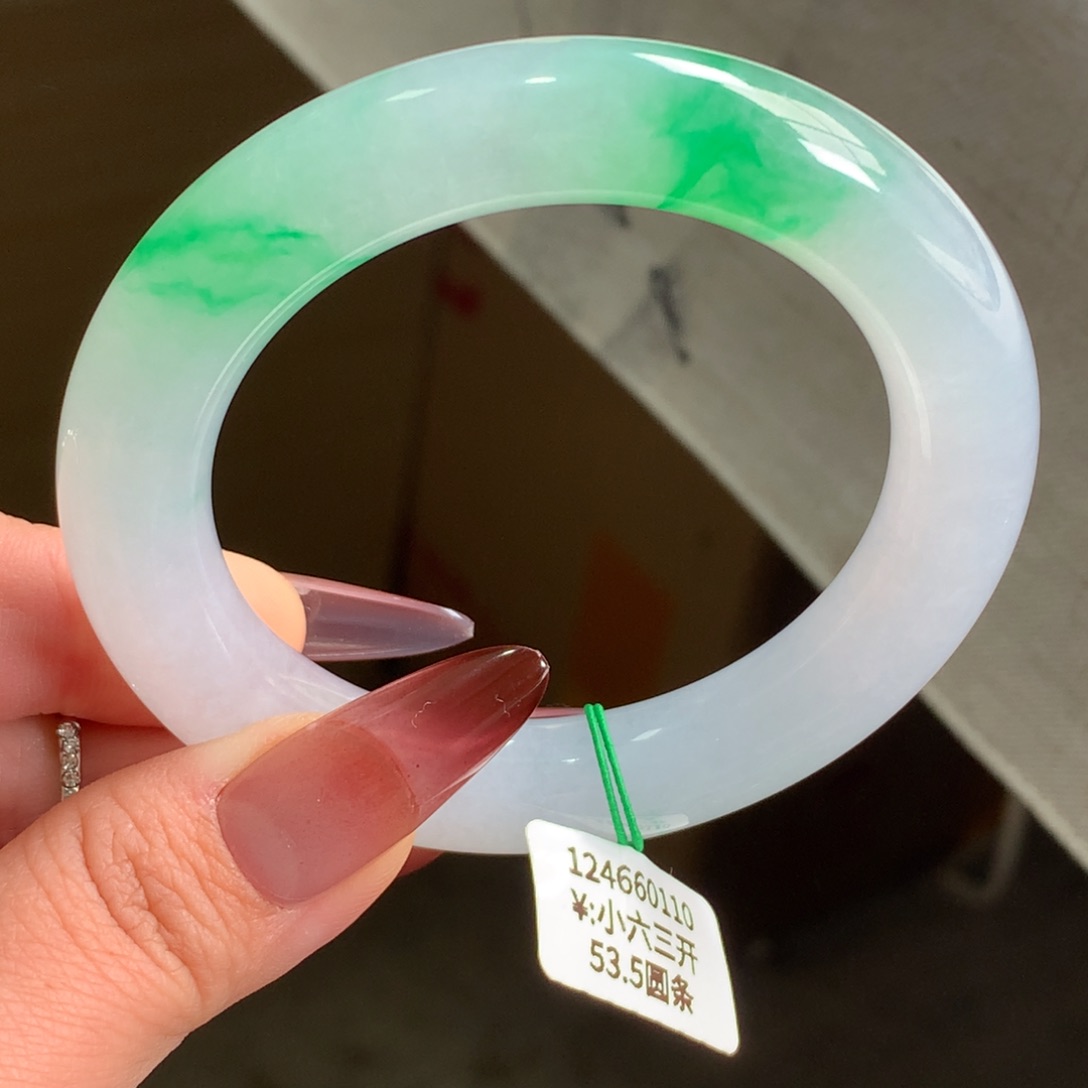 翡翠手镯未镶嵌冰飘阳绿圆条手镯（小六三开现询）