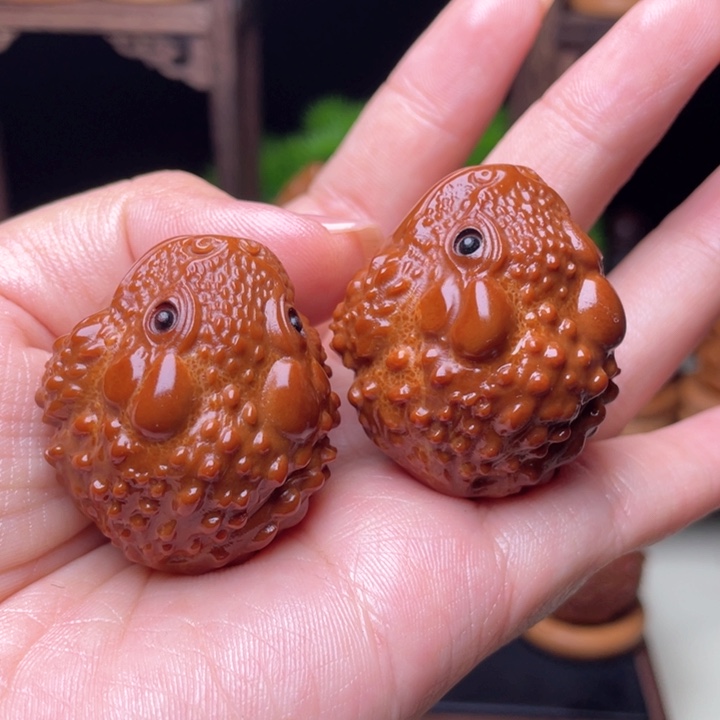 吊坠橄榄核金蟾手球