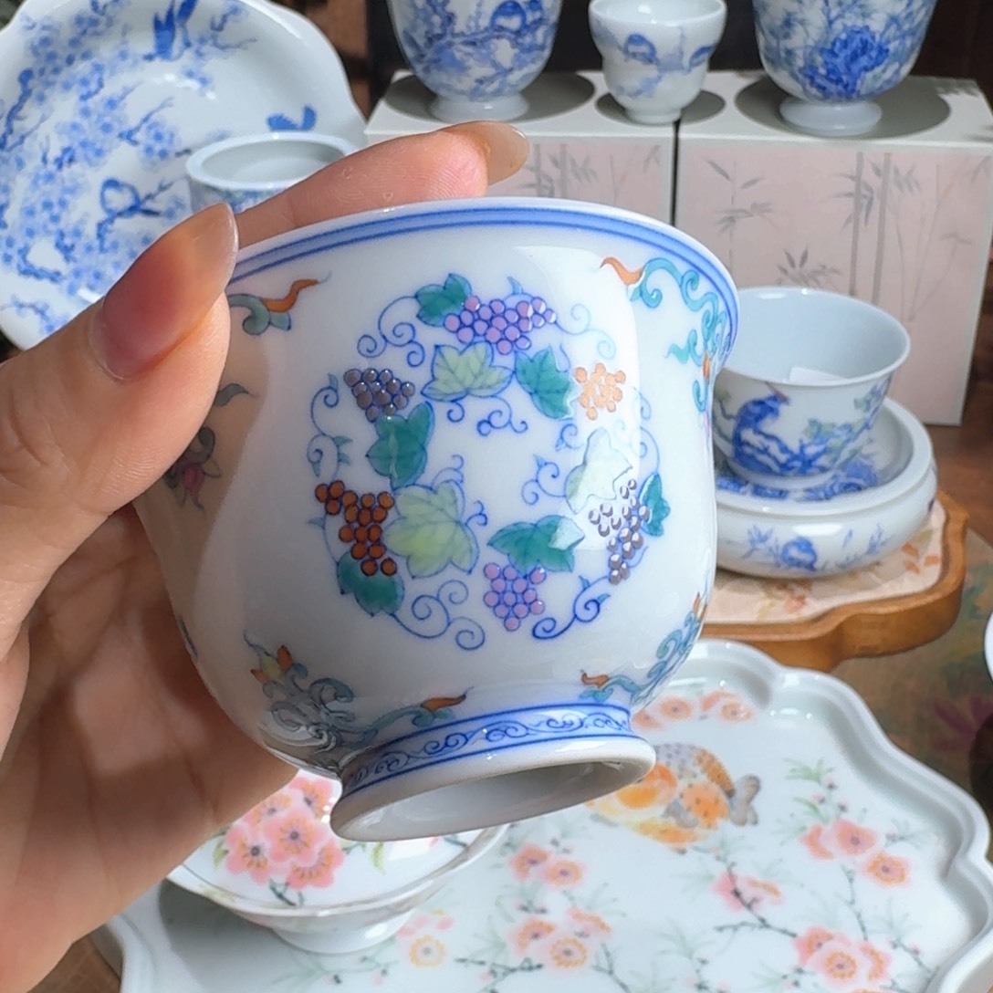 斗彩葡萄盖碗哦耶