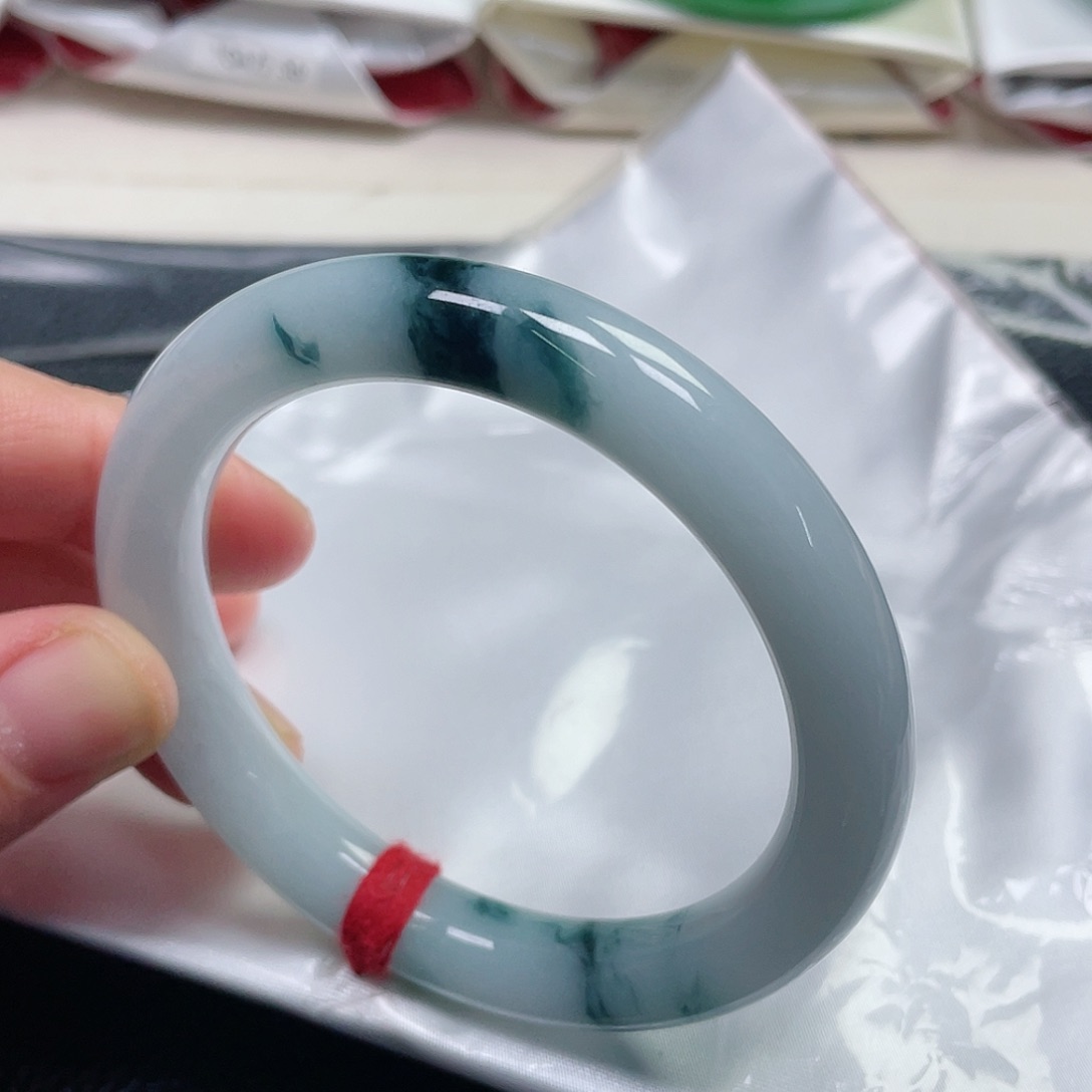 未镶嵌手镯（圆镯）翡翠