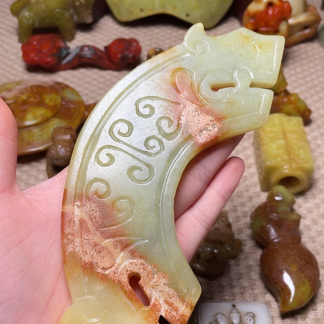 蛇纹石玉未镶嵌颈饰