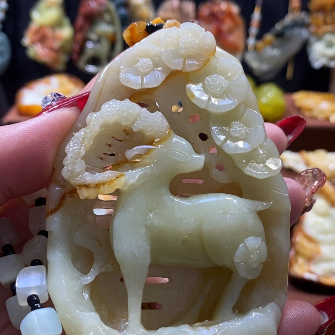 蛇纹石玉颈饰未镶嵌