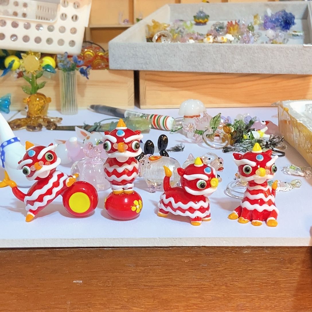 琉璃手工艺品?****6醒狮一套