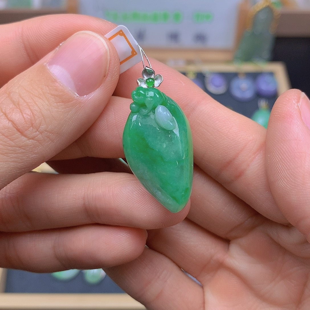 翡翠颈饰18K金镶嵌翡翠