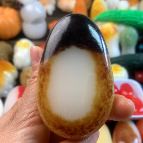 无花朵新疆戈壁五彩彩石