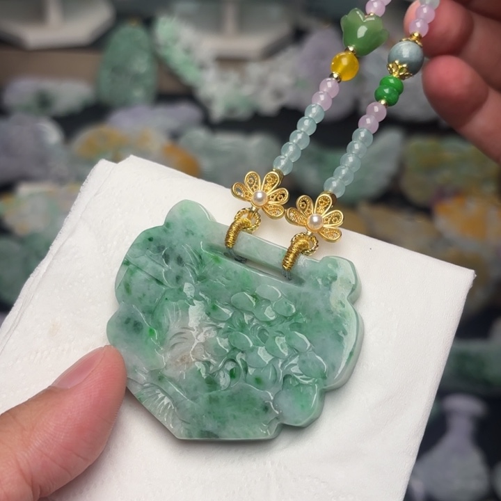 翡翠未镶嵌颈饰吊坠