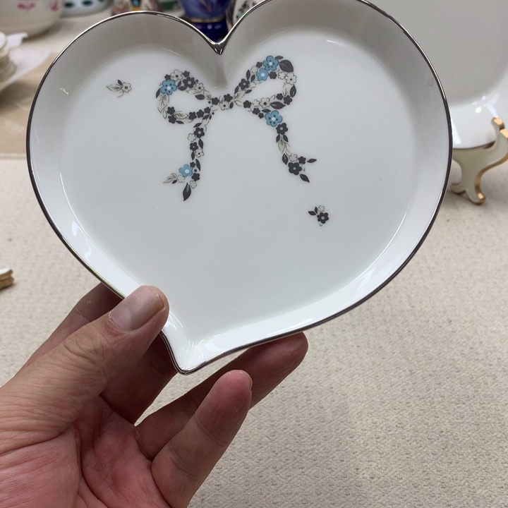 瓷片这些是非黑白