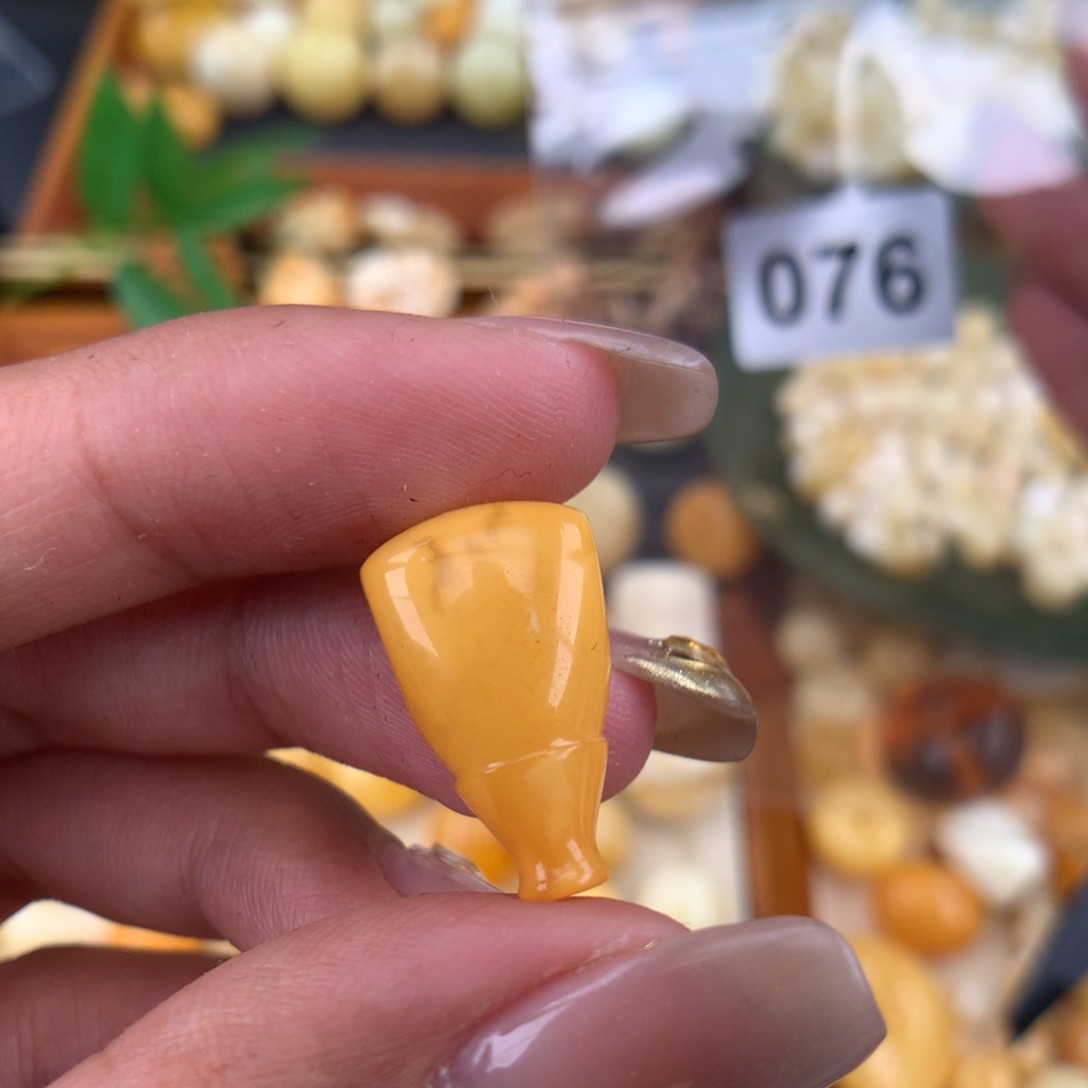 琥珀珠宝奇石未镶嵌11.7 一颗粉