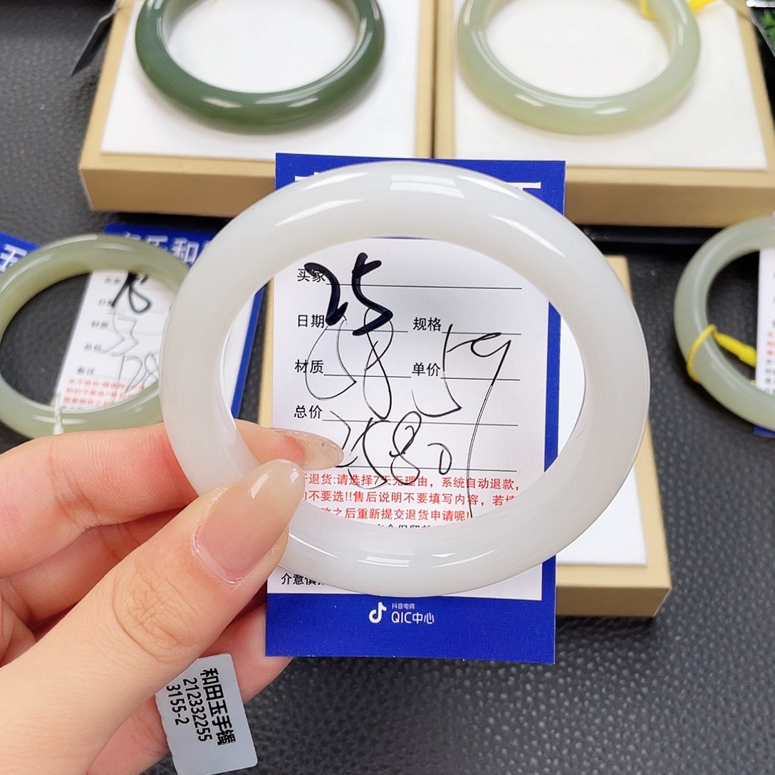 和田玉手镯未镶嵌