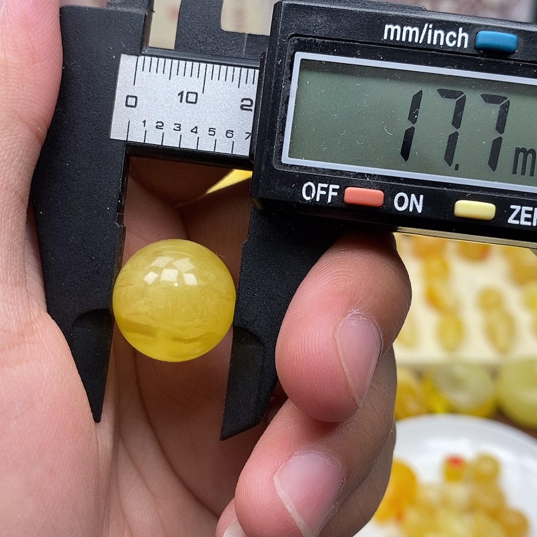 琥珀未镶嵌珠宝奇石