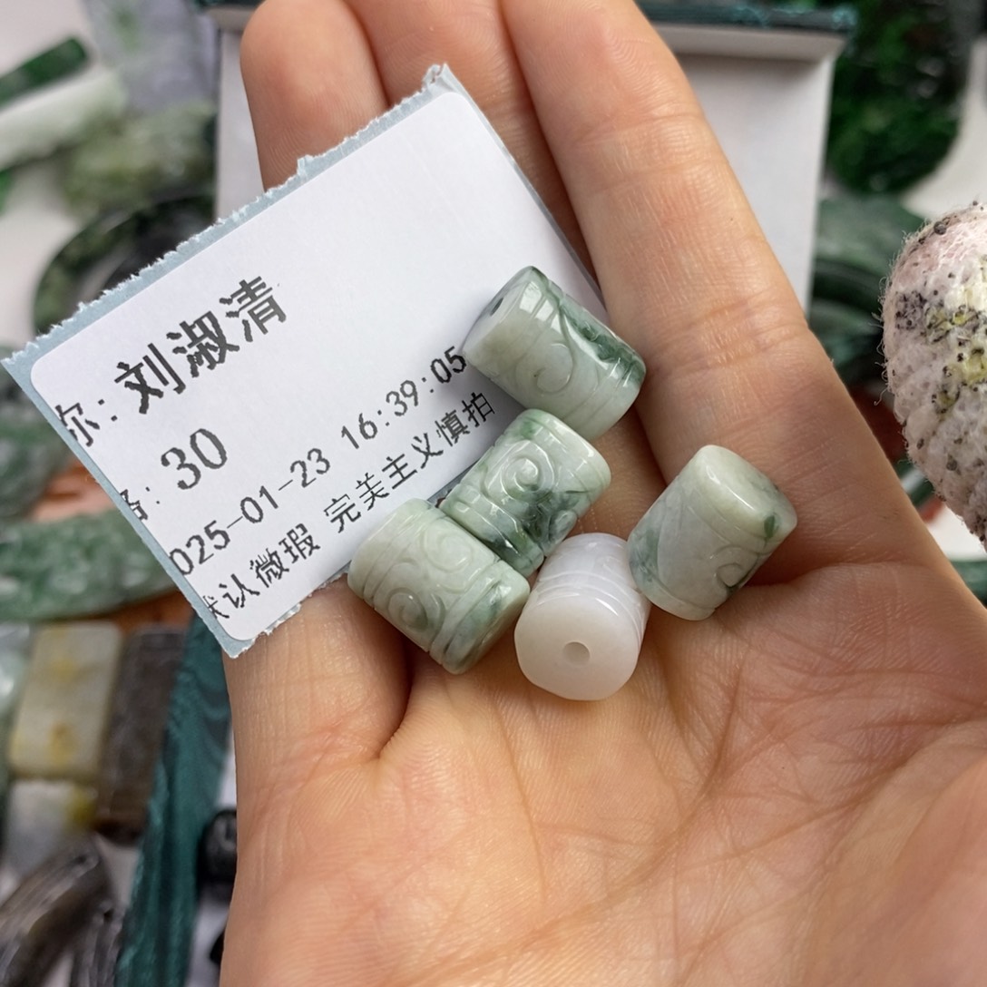 翡翠颈饰未镶嵌刘*清