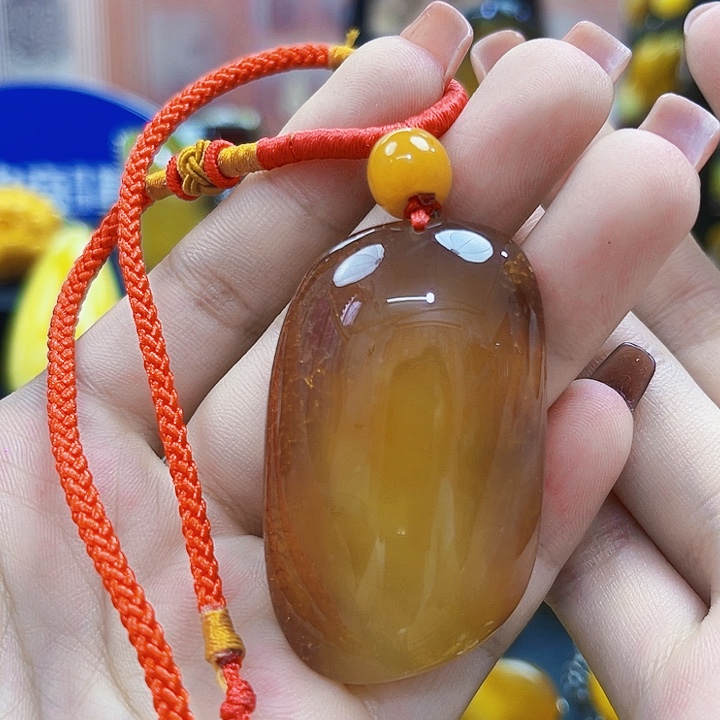 未镶嵌颈饰蜜蜡吊坠