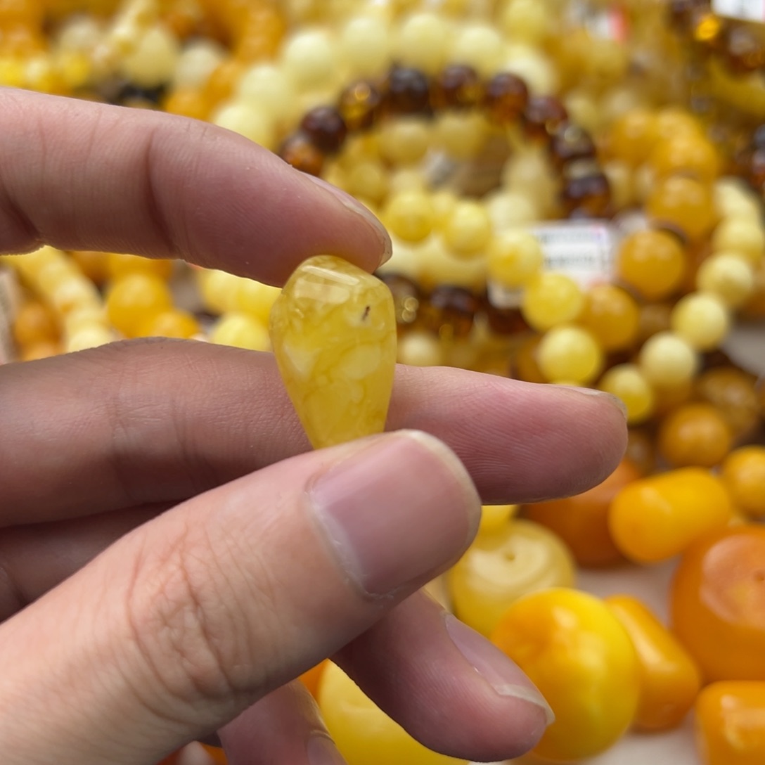 琥珀珠宝奇石未镶嵌