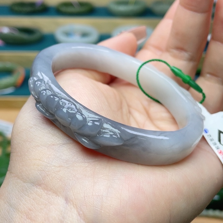 和田玉手镯59圈口。编号13贵妃镯未镶嵌