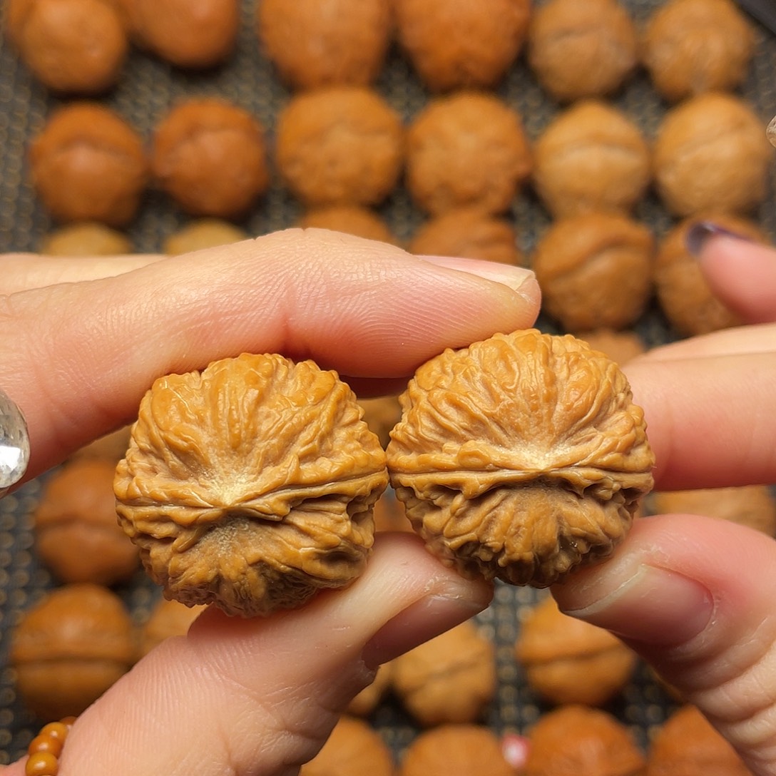 博***深吊坠文玩核桃26尺全品蝴蝶磨盘