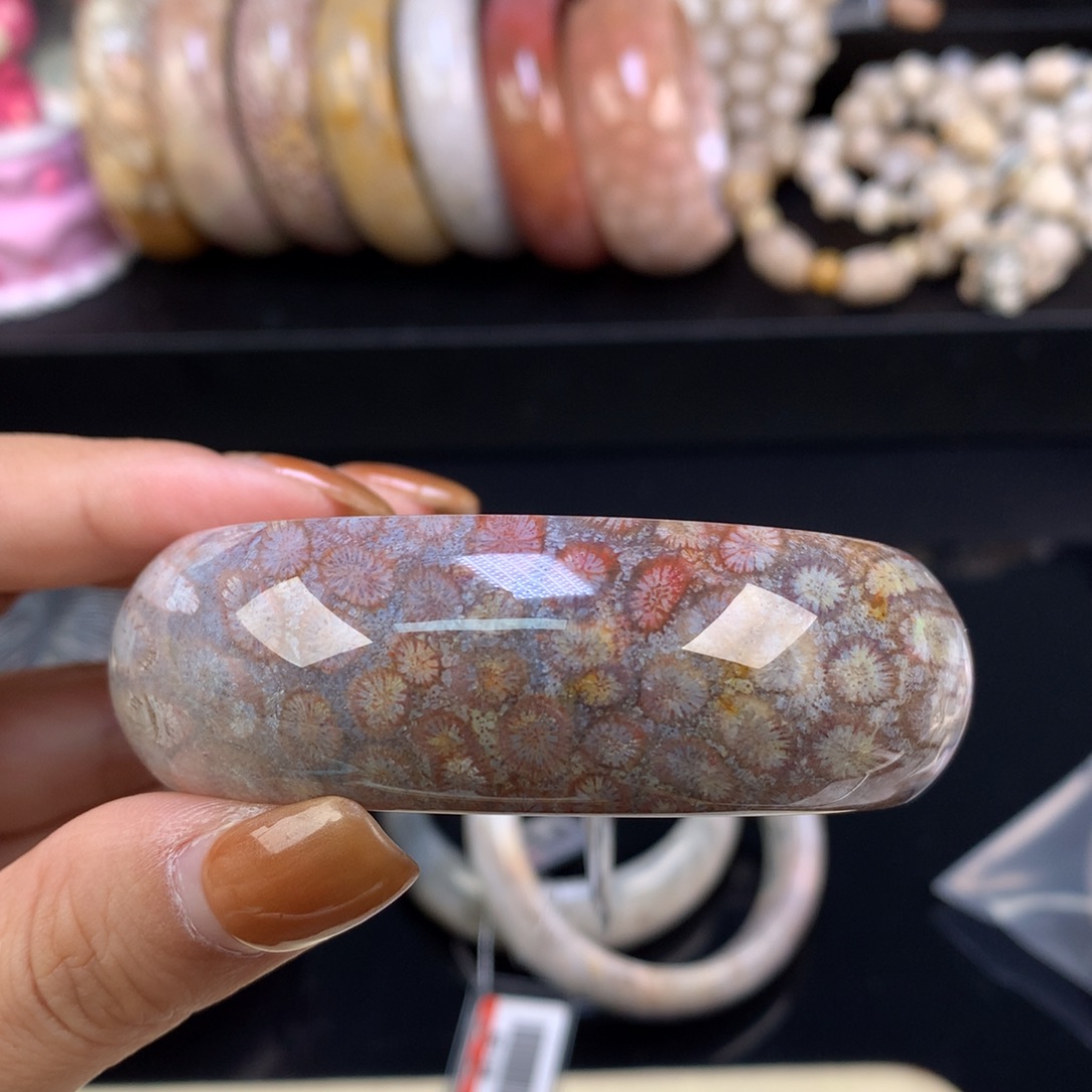 这***刻硅化珊瑚（珊瑚玉）未镶嵌颈饰