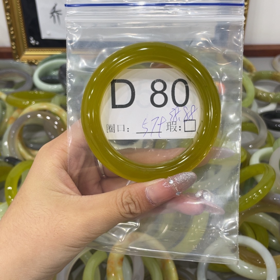 未镶嵌蛇纹石玉颈饰心*