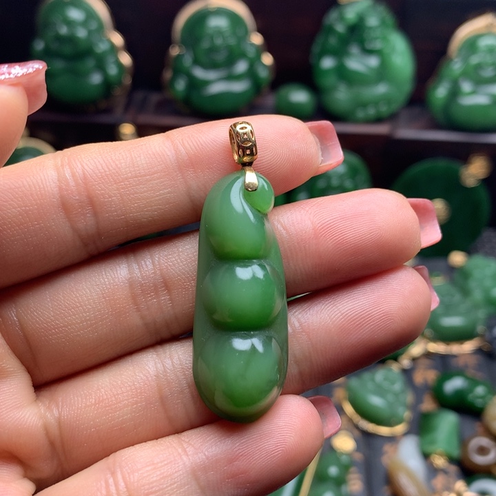 和田玉（碧玉）颈饰18K金镶嵌