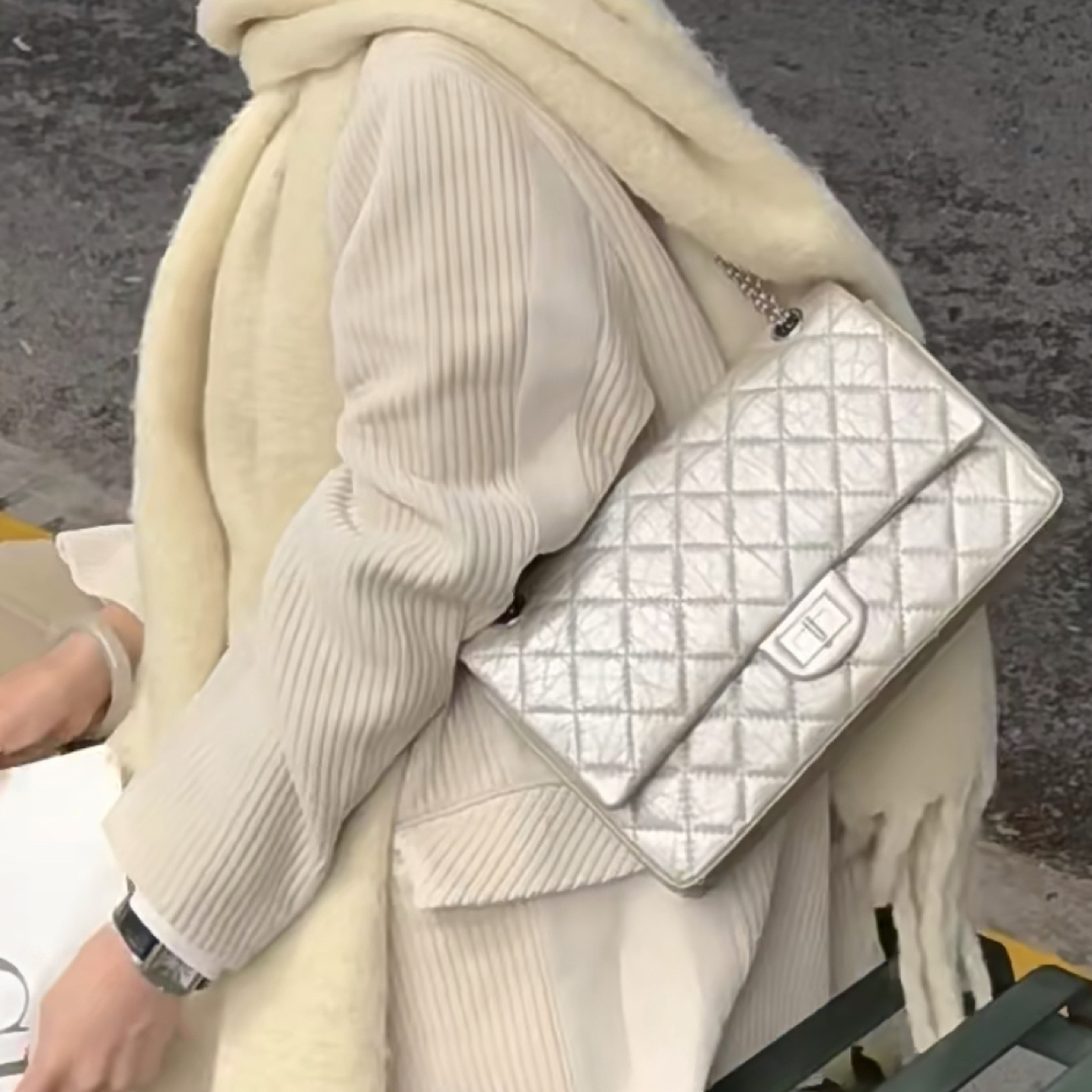 95新 Chanel/香奈儿 多多奢品/香奈儿银色2.55斜挎包/96新