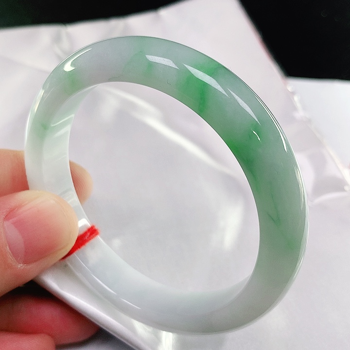 翡翠手镯未镶嵌翡翠手镯未镶嵌