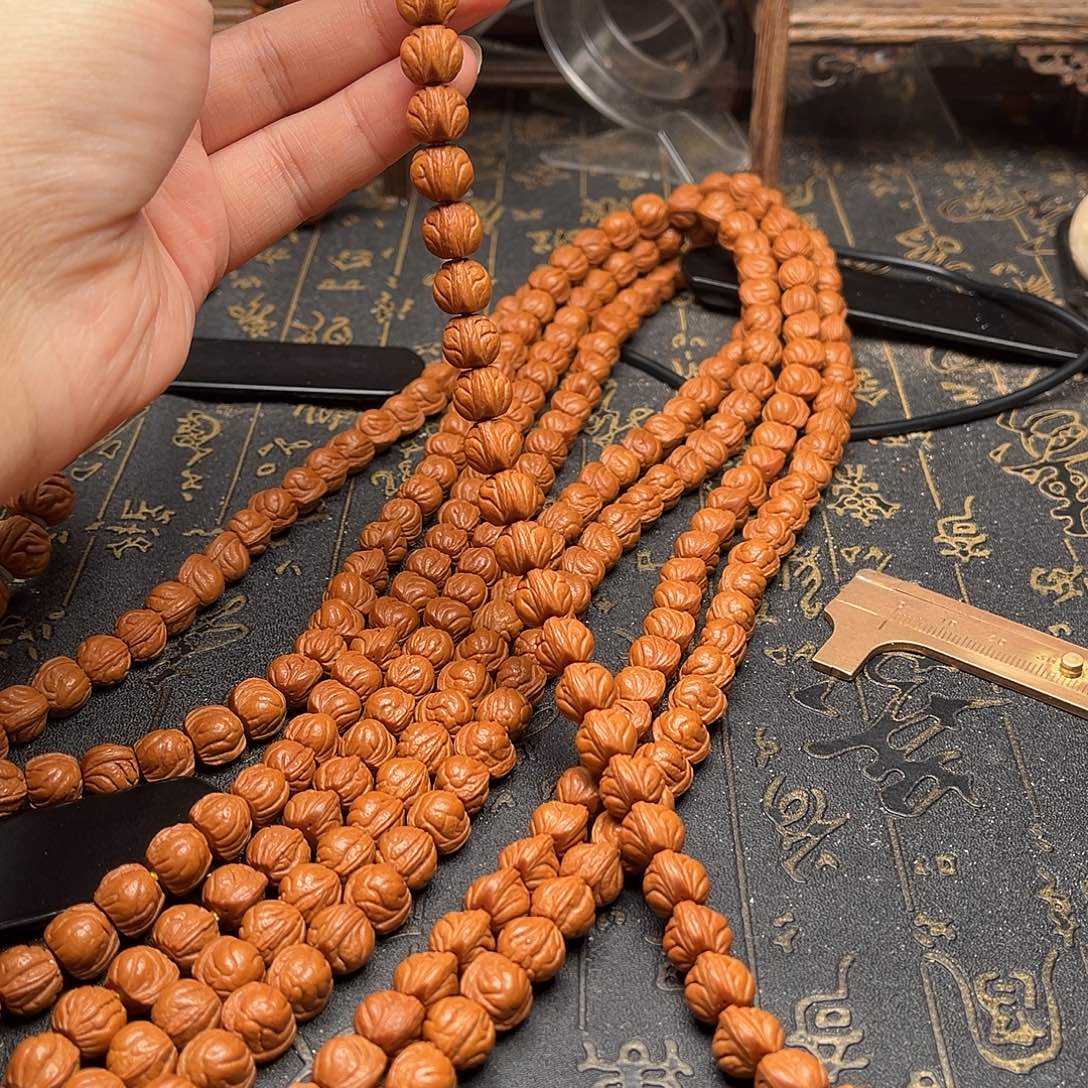 吊坠桃核玉龙薄挂