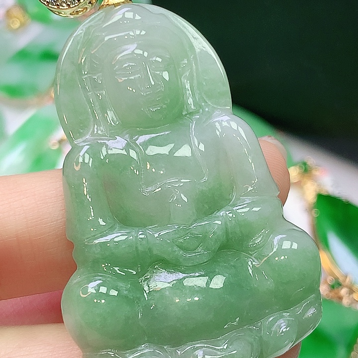 翡翠未镶嵌颈饰多样性发其一
