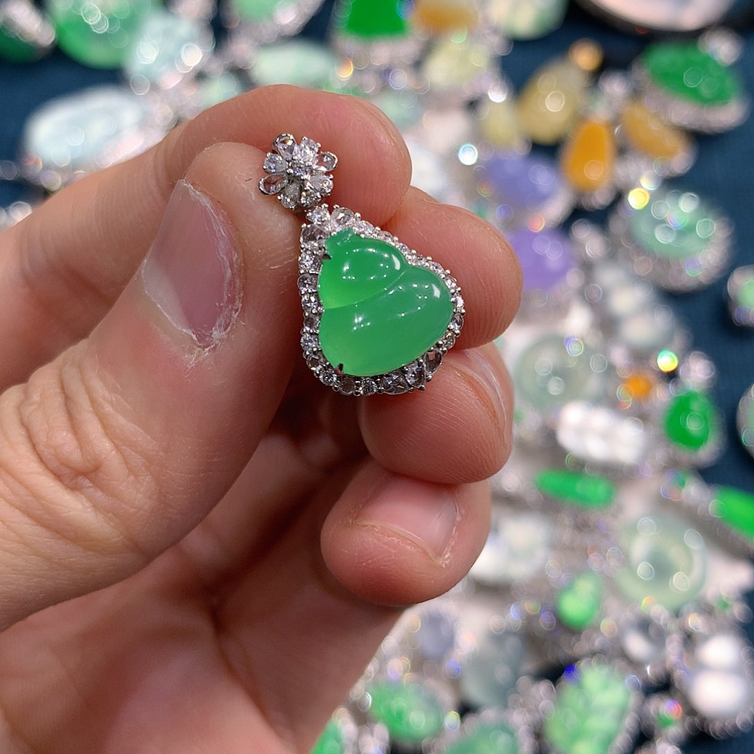 翡翠颈饰18K金镶嵌葫芦