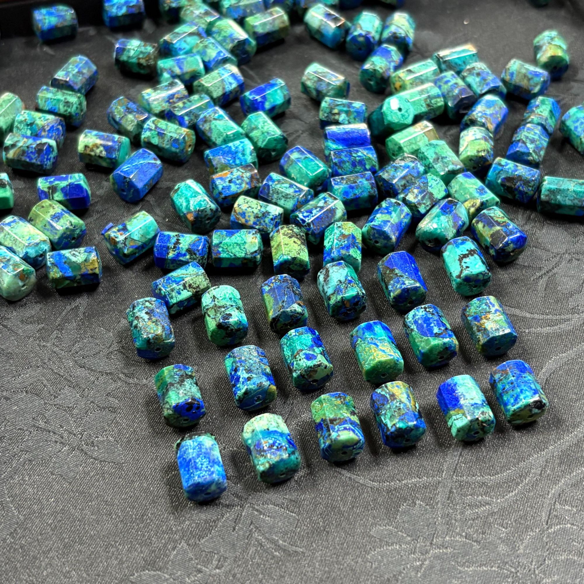 「戴琴珠宝」DQ3832-孔雀石八棱珠9mm+左右单珠（多样性发其一）